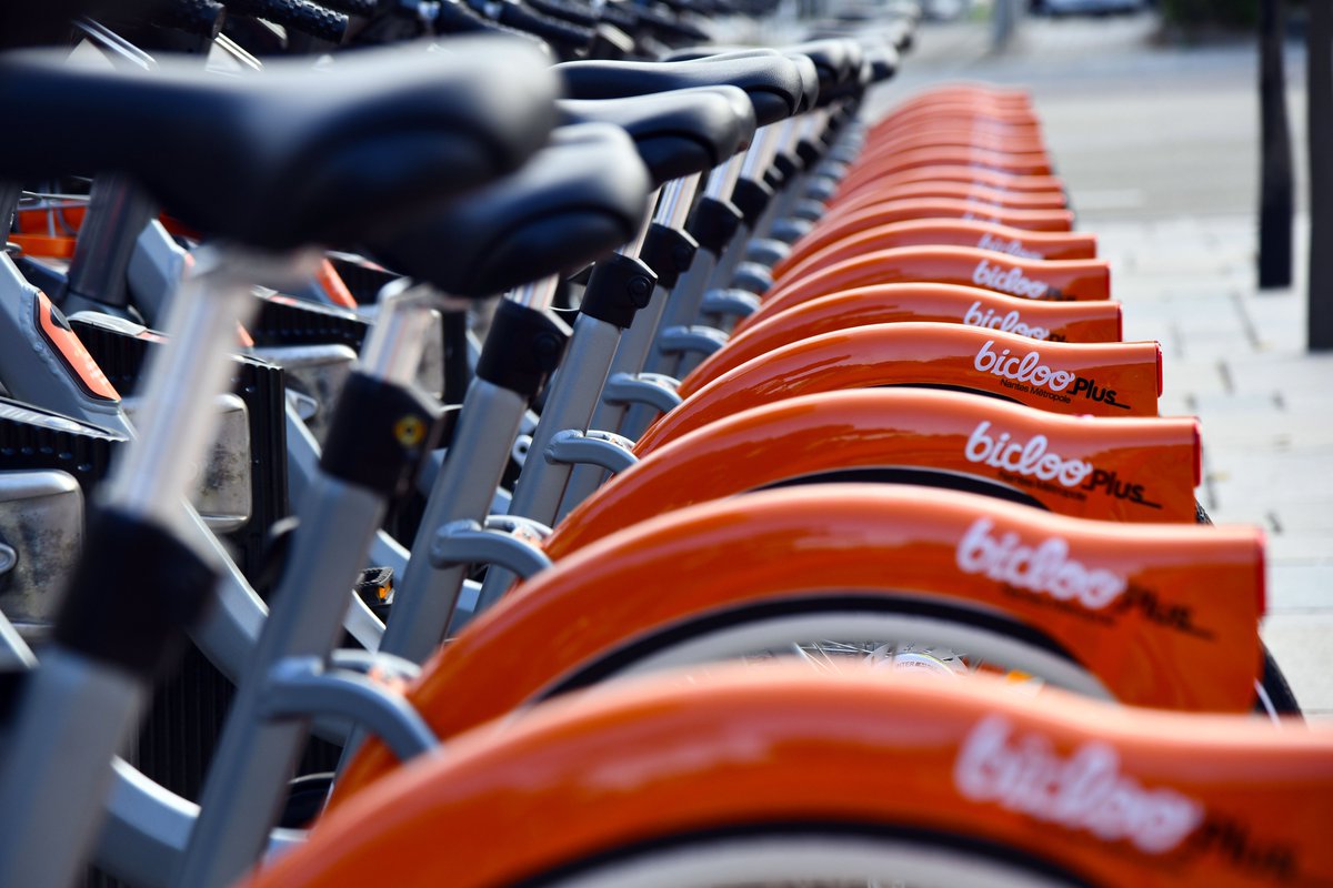 AmauryCardon's tweet photo. Le 30 mars, JCDecaux annonçait la gratuité de l’abonnement à ses services de vélo en libre-service pour les personnels soignants. Une semaine après, plus de 1250 demandes ont été traitées, dont près de 250 dans la Métropole de Nantes, pour biclooPlus ! 👨‍⚕️👩‍⚕️💪🚴 https://t.co/nZewvvhKSI