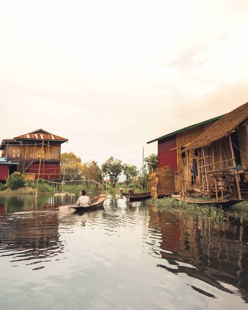 backpacksters's tweet photo. #virtualtravel Day 4 🤗

https://t.co/GN4VVROsCn

Inle lake is famous for its floating village lifestyle, its monastery and most interestingly, the ring necked women. Join us on this photo journey into a very beautiful Burmese experience! 😍 https://t.co/NODSaOmkyh