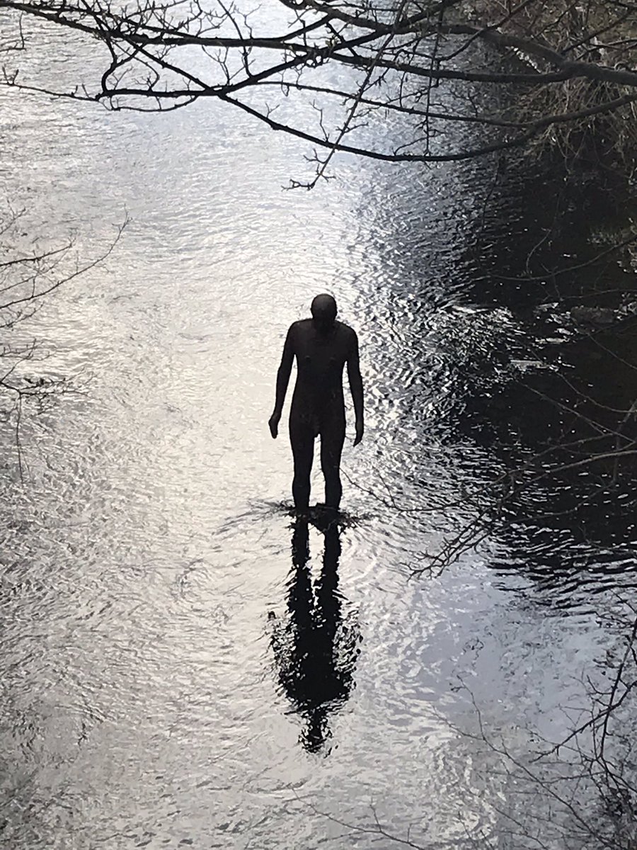 ManuelaCalchini's tweet photo. Yesterday’s walk: #StandingFast in the #spring sunshine - another one of Antony Gormley‘s 6 Times sculptures in the #WaterofLeith #Edinburgh
@GormleyNews https://t.co/B5HC0dgr5n