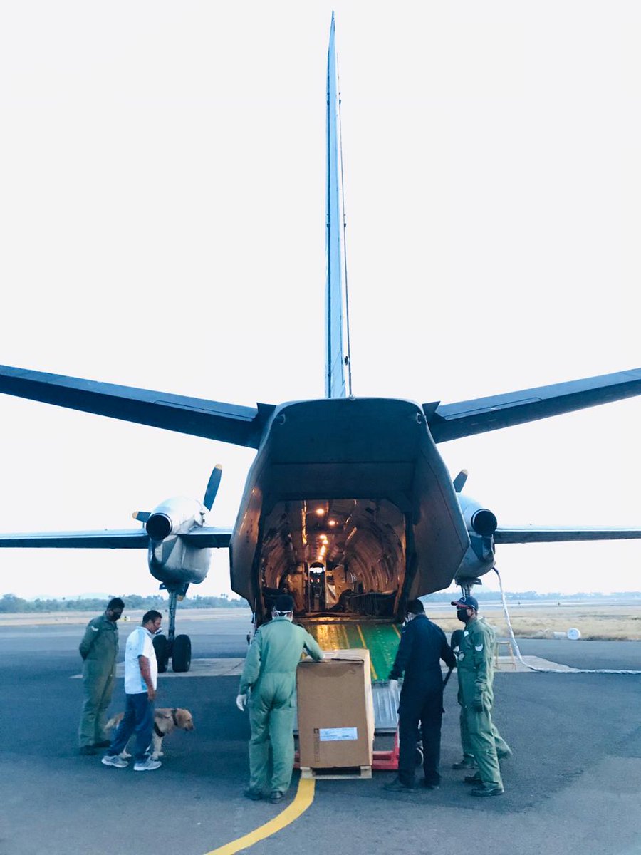 IAF_Hindi's tweet photo. #हर_काम_देश_के_नाम: भारतीय वायु सेना के ०२ एएन -३२ परिवहन विमान ने ०६ अप्रैल २० को चिकित्सा उपकरणों और सुविधाओं की स्थापना के लिए आईसीएमआर के १९ कर्मियों और ३५०० किलोग्राम भार को तांबरम से भुवनेश्वर तक पहुँचाया। https://t.co/xcbyyNJ2JF