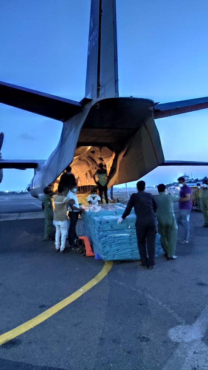 IAF_Hindi's tweet photo. #हर_काम_देश_के_नाम: भारतीय वायु सेना के ०२ एएन -३२ परिवहन विमान ने ०६ अप्रैल २० को चिकित्सा उपकरणों और सुविधाओं की स्थापना के लिए आईसीएमआर के १९ कर्मियों और ३५०० किलोग्राम भार को तांबरम से भुवनेश्वर तक पहुँचाया। https://t.co/xcbyyNJ2JF