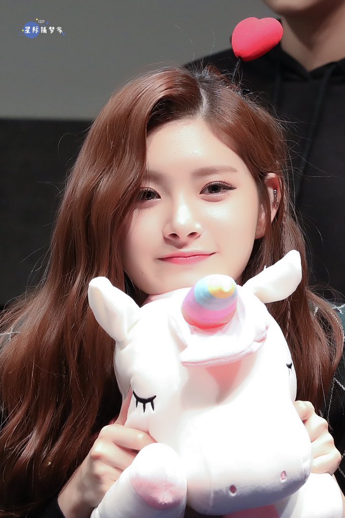 20001229cn's tweet photo. 191013
 #에버글로우 #왕이런 #이런 #王怡人 https://t.co/0D5dq2RIIS