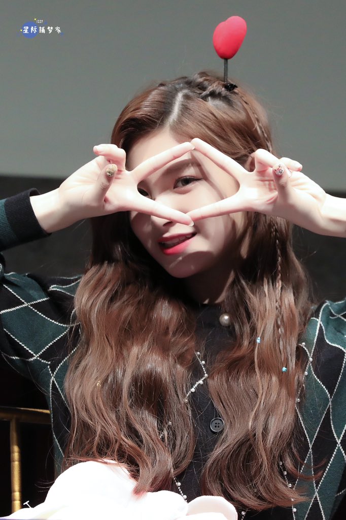 20001229cn's tweet photo. 191013
 #에버글로우 #왕이런 #이런 #王怡人 https://t.co/0D5dq2RIIS