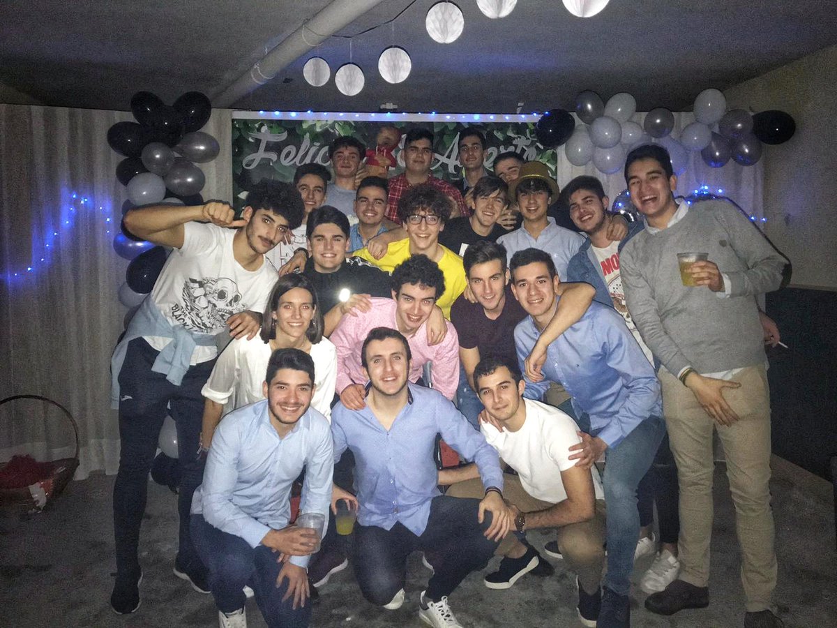 antonio_ssnz's tweet photo. Ver fotos y darte cuenta de lo bien que te lo pasas con esta gente♥️ https://t.co/L6kEZ2fKFZ