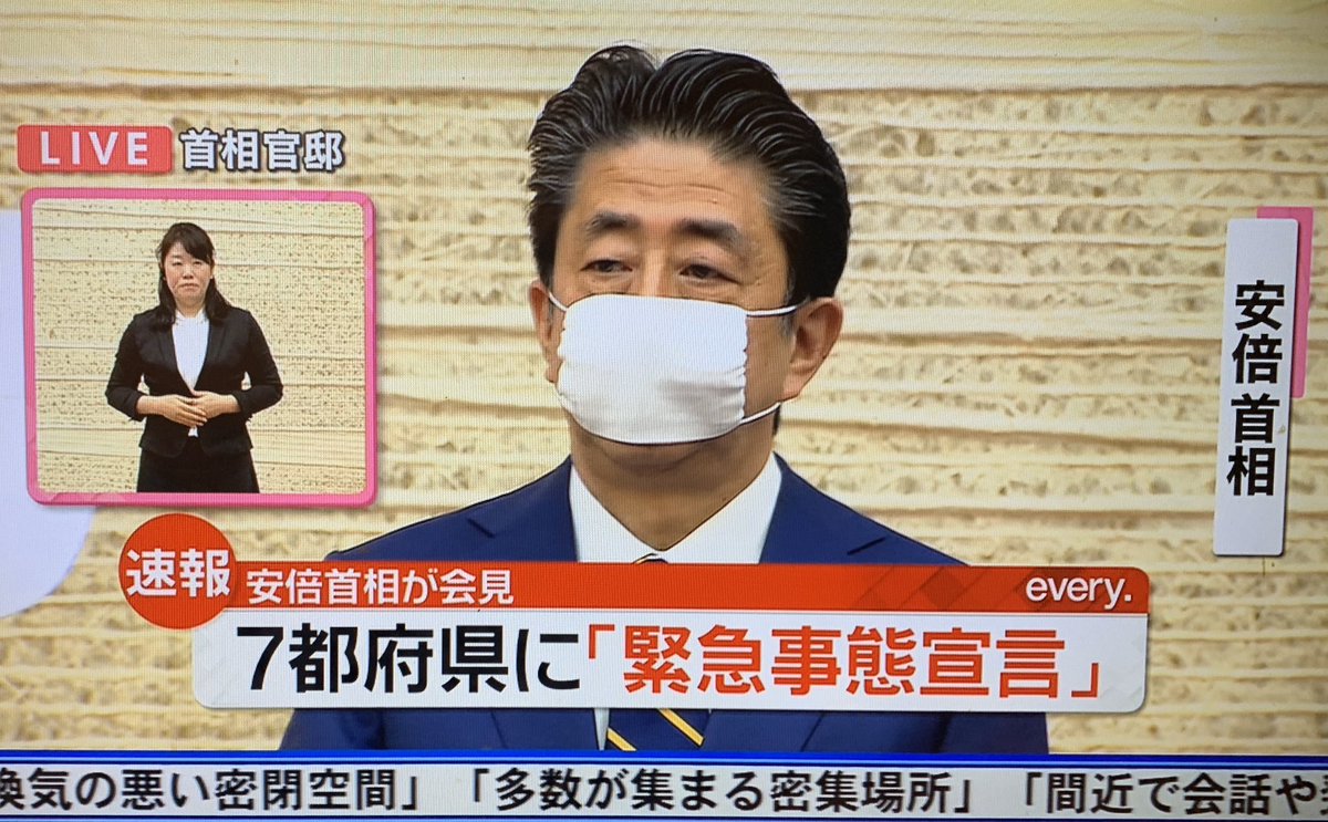 smeltomato__09's tweet photo. 安倍さんのマスク「もしかして…」
小池さんのマスク「私たち…」
「「入れ替わってるー！？」」 https://t.co/v2zlEABx0Y