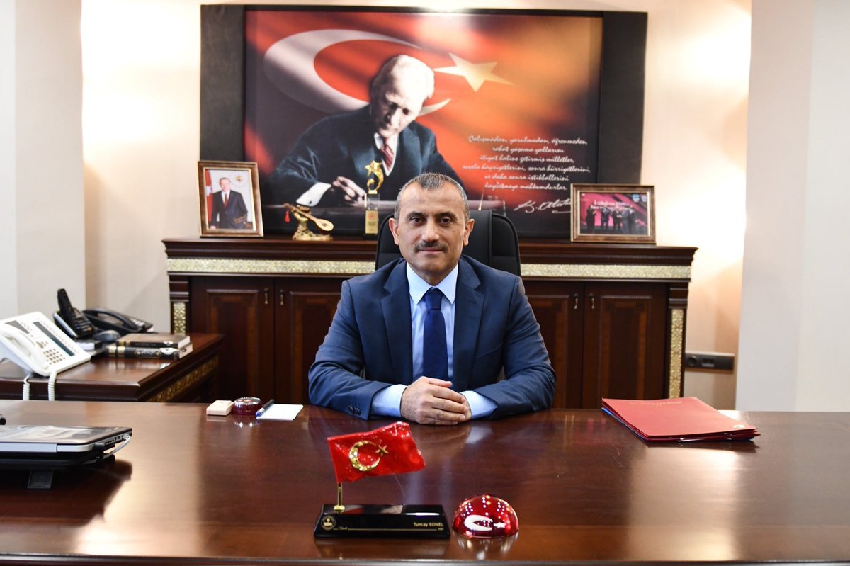 TunceliValiligi's tweet photo. Vali Tuncay Sonel`in "Berat Kandili" Mesajı
https://t.co/LrxYnLZXiR https://t.co/4CNwCS14h0