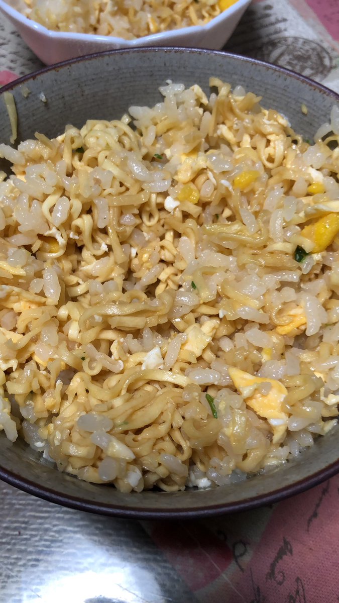 hhkk9797's tweet photo. 日清のカップラーメンとごはんと卵でチャーハン作ってみたらめっちゃ美味しかった… https://t.co/Qeqm9blf98