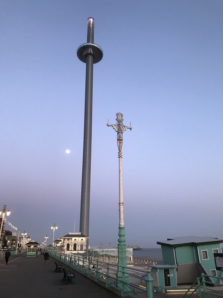 Clyde_Puffer's tweet photo. Brighton is great for a moonlit run #imexstillrunning #runstreak day 15 https://t.co/Z3yq4OcqBA