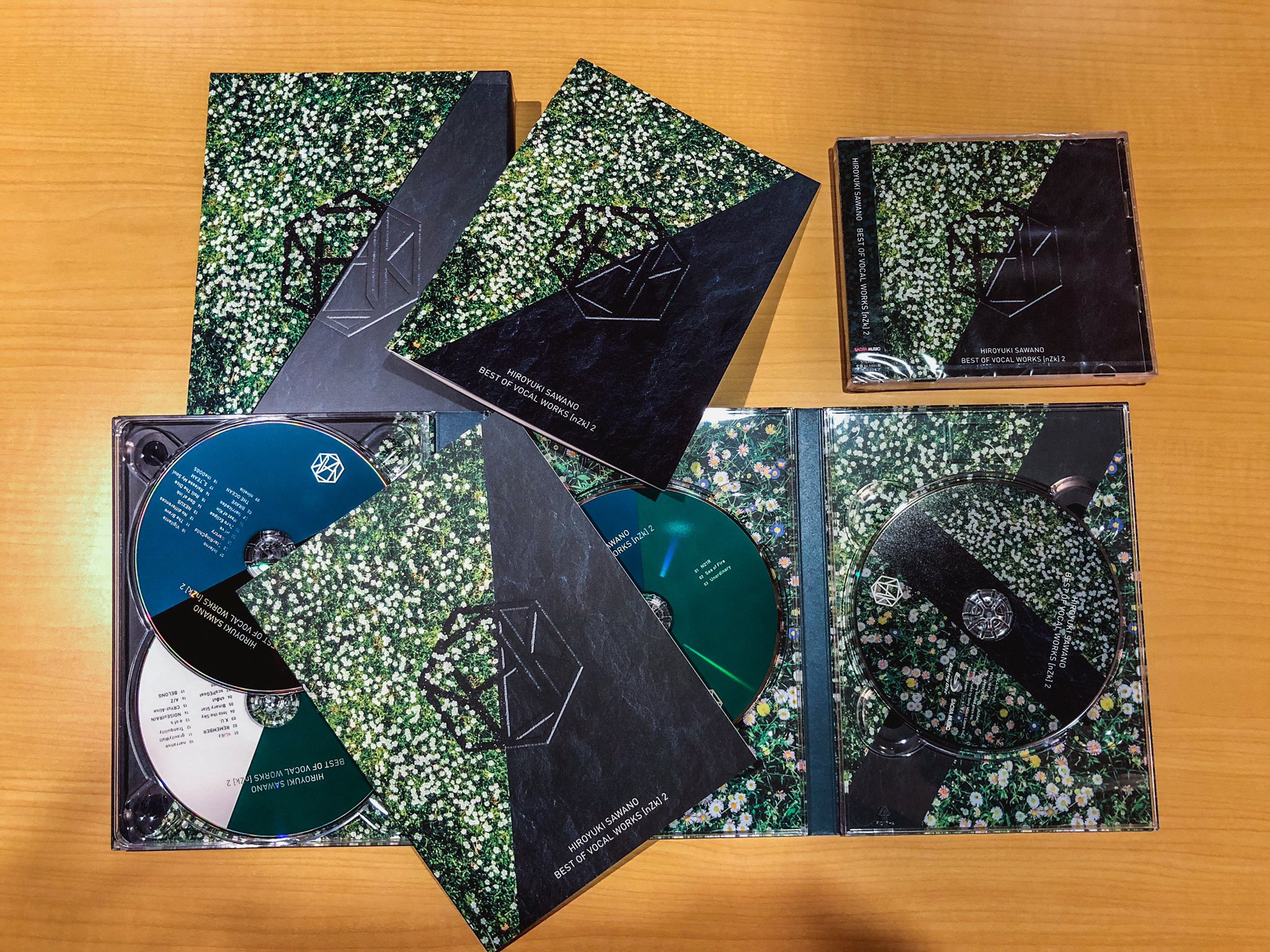 澤野弘之 Nzk Pa Twitter いよいよ明日は Best Of Vocal Works Nzk 2 の発売日 初回生産限定盤の中身はこんな感じになっています 澤野弘之 Nzk Pa Twitter いよいよ明日は Best Of Vocal Works Nzk 2 の発売日 初回生産限定盤の中身はこんな感じになっています