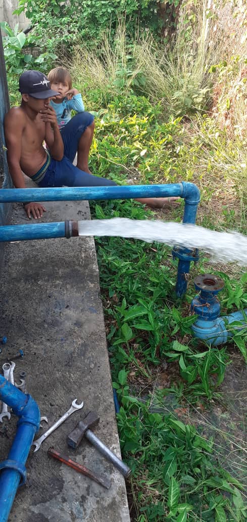 HidrolaraCA's tweet photo. #07DeAbril Se montó bomba horizontal en la estación Torrellero del caserío Torrellero municipio Simón Planas parroquia Sarare beneficiando a 2000 habitantes @HidrolaraCA @gobiernodelara @gestionperfecta https://t.co/IVYaRaPbZW