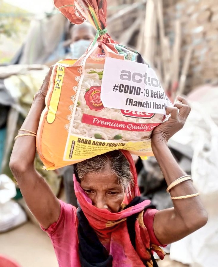 saurabhiirm's tweet photo. The @ActionAidIndia team reached out to 40 slum dwellers in Gadikhana toli, #Ranchi in coordination with the district administration to provide relief materials during #Covid_19india lockdown. Most were domestic workers or senior citizens. @DC_Ranchi @HemantSorenJMM https://t.co/MqpKhLIYUi