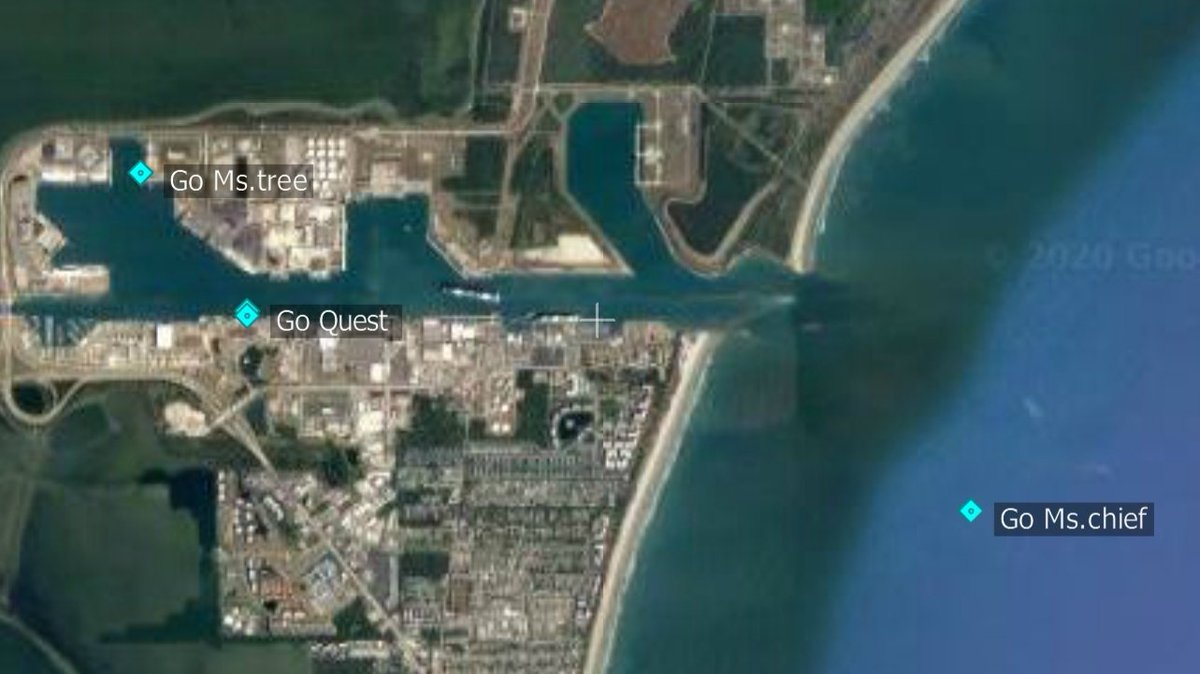 Kyle_M_Photo's tweet photo. Ms. Tree and Ms. Chief have switched places and it looks like it is now Ms. Chief's turn to sit outside of the port. #SpaceXFleet #SpaceX #MsTree #MsChief https://t.co/XHoJSbTVQX