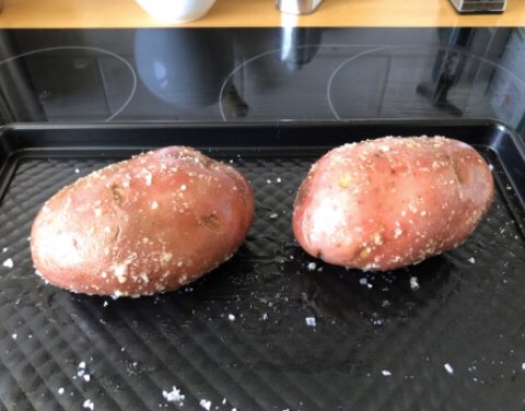 duncan_knight's tweet image. .@hellotomoapp users clearly listening to @RealMattLucas, staying indoors and baking potato! #COVID19 #StayHomeSaveLives