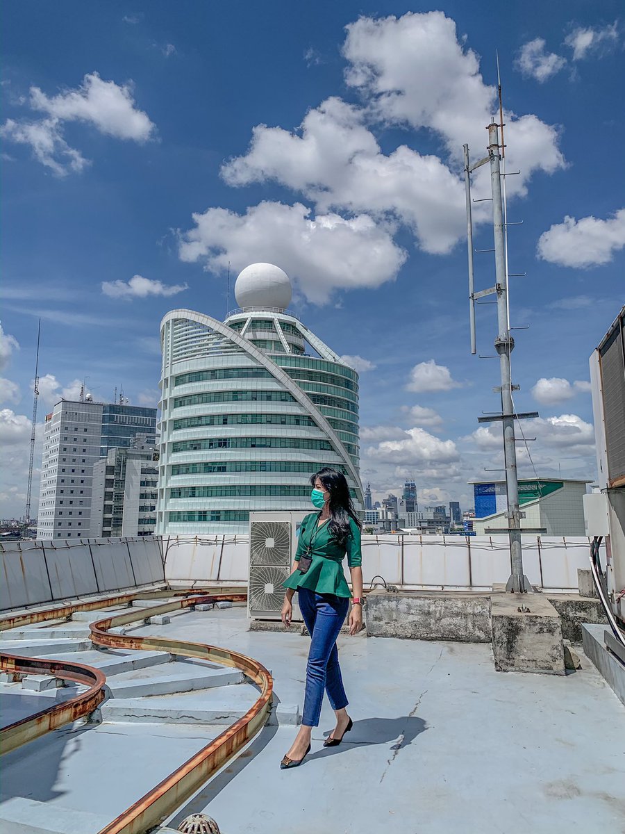 graceflorensiaa's tweet photo. Langit Jakarta cause we are living at the same sky ☁️💙
#lockdownefect #COVID19indonesia #covid19 #Jakarta #keepthespiritalive #StopTheSpreadOfCorona https://t.co/VjK3nTRLjj