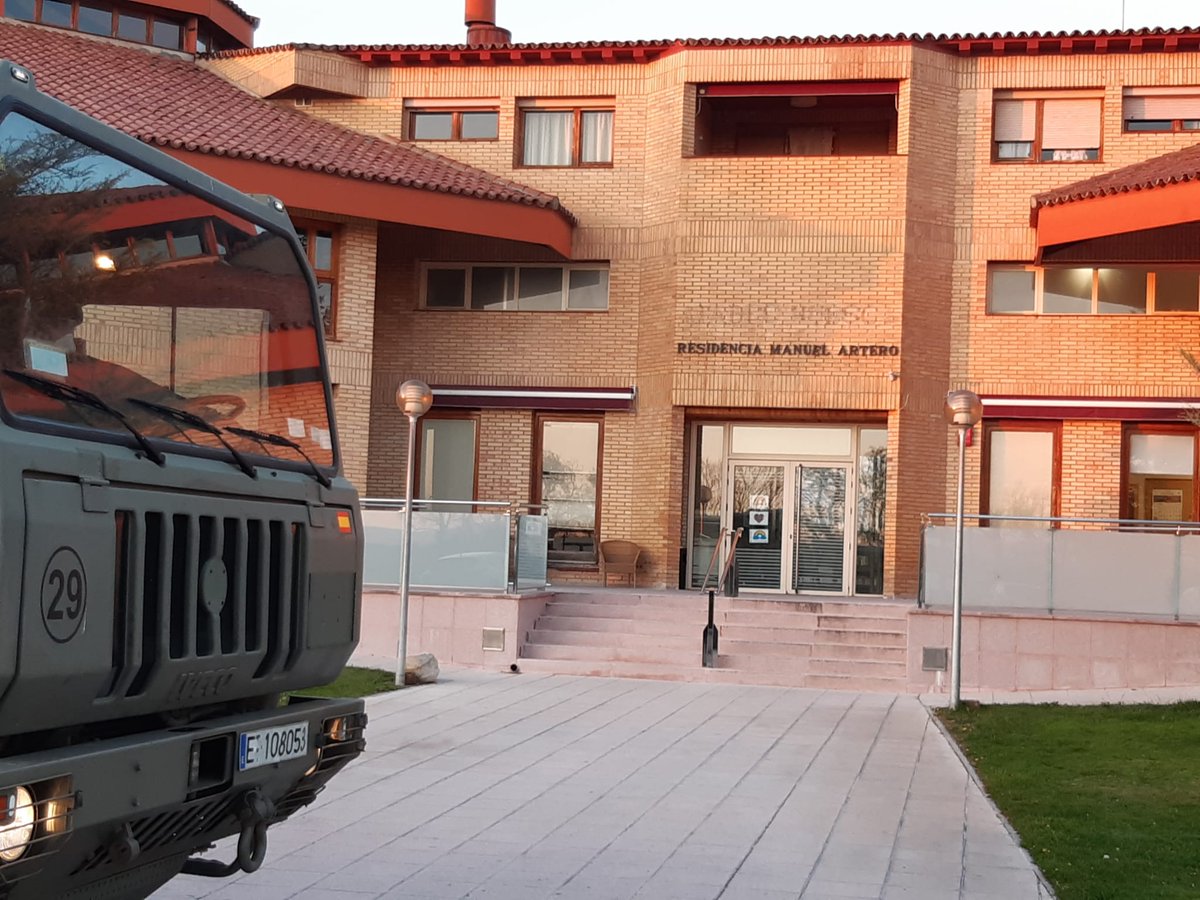 IGE_ET's tweet photo. La #USBAD_OROEL de #Jaca ha apoyado a la fundación ATADES @Valentiaorg de #Huesca con somieres, colchones, juegos de ropa de cama y una ducha, para habilitar un espacio de alojamiento. Juntos y capaces de todo! @GobAragon #OperaciónBalmis
#launiónhacelafuerza
@EjercitoTierra https://t.co/yS4BEvixKd