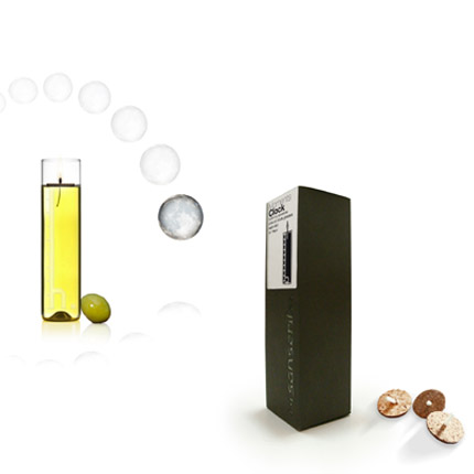 josesanserif's tweet photo. Un #reloj silencioso que crea la atmósfera ideal para una #cenaromántica. #Moments se alimenta de aceite de oliva, con una chincheta de cartón que ilumina y ambienta, mientras marca con eficacia el paso del tiempo. Un reloj #ecológico premiado en #TortonaDesignWeek. https://t.co/mt7XRg68BE