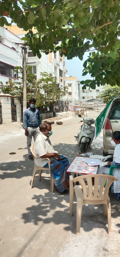 2) Passive SurveillanceMike announcements are done in the entire containment zone and the buffer zone explaining the symptoms of  #COVID2019 , the preventive measures to be taken and on what to do if one develop the symptoms. Also temporary medical camps are set up.