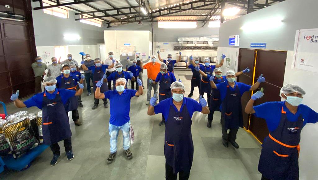 Hunger has no language. We're trying to ensure no one goes hungry. 

Together with KVN Foundation, we're serving 75,000 meals per day to daily wage earners across Noida, Mumbai, Bengaluru, Hyderabad &amp; Chennai.

Read more: bit.ly/2xbiV5v

<a href="/PMOIndia/">PMO India</a> <a href="/narendramodi/">Narendra Modi</a>