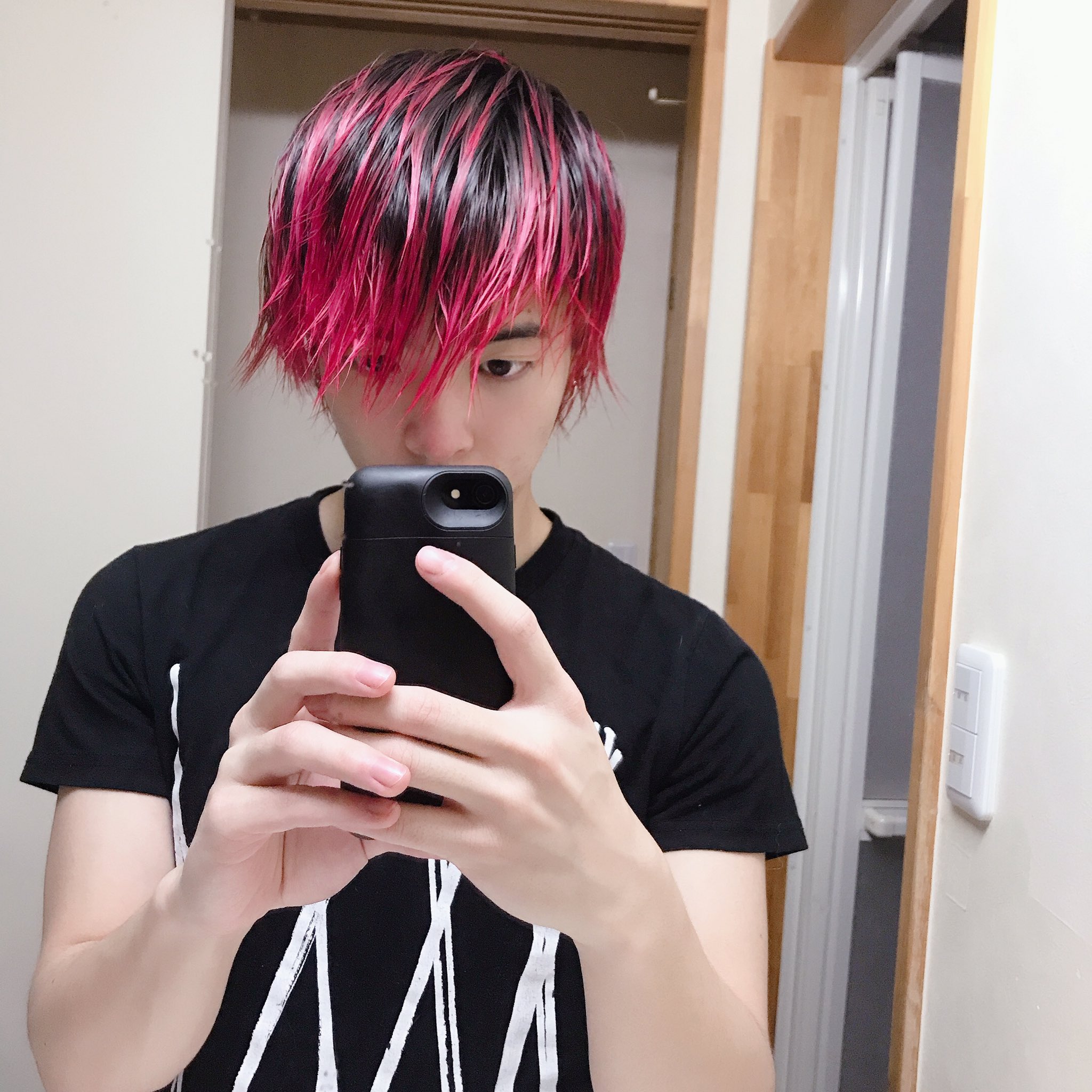 Shuhei アマラー Twitterren 赤に戻したい欲 なんだかんだ 渚園のtoruさんの色が1番好きなんだよなぁ でも今 髪の毛良い感じに伸びてきて今のtoruさんの髪型出来てるしなあ 赤にするなら2ブロマッシュに戻そ どーしよ迷う T Co Yce3mq11iy Twitter