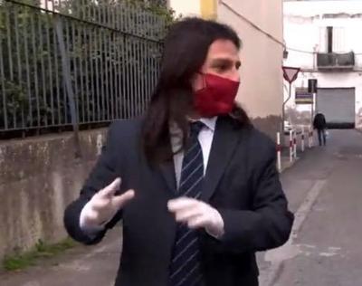 Adnkronos's tweet photo. Il sindaco 'respinge' Barbara D'Urso: "No all'intervista? Ecco perché" https://t.co/m8FJz6T3CH https://t.co/2uVaNA9PkE