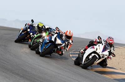 Sc57I's tweet photo. バイクは車に比べて暑いし寒いし手間ヒマお金がかかる非合理的なもの。だから合理的考えの人は否定する。
でも手間やヒマやお金を掛けた分だけ愛着が湧き「相棒」になる。
その非合理の先に未知の世界や体験、新しい繋がりをくれるバイク。そんなバイクとそれを愛するバイク乗りが僕は大好きです。 https://t.co/m9pmuvBcLb