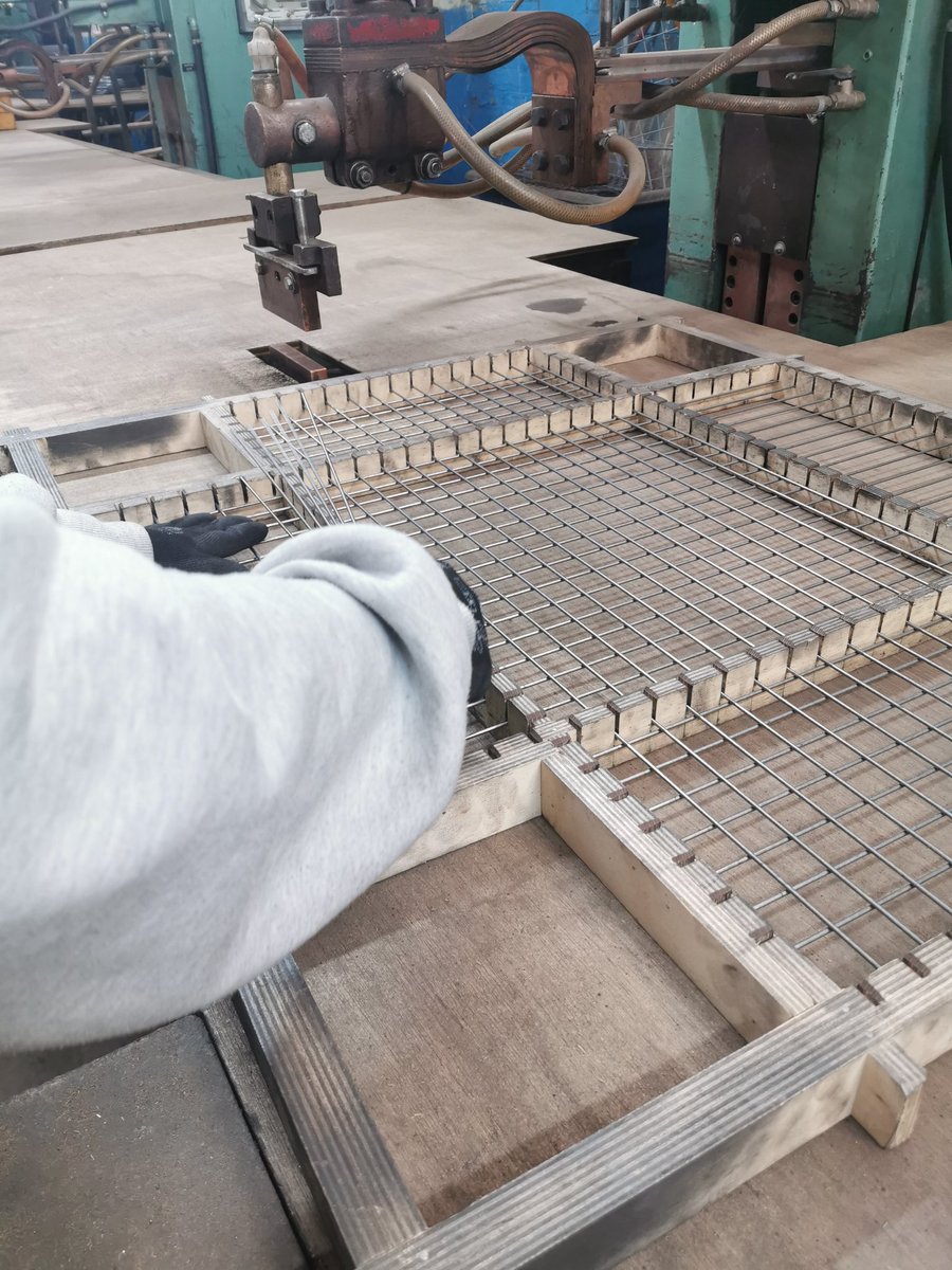 boothwire's tweet photo. We’re really proud of home-grown heritage and our manufacturing expertise!

#MadeInBritain #StorageSolutions #wirework #Britishfedral #multispotwelding #elctrowelding #baskets #mesh https://t.co/LsvkatBYpT