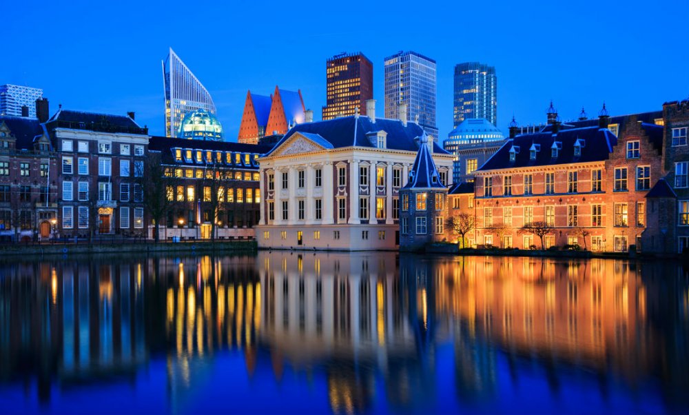 Holland_IND's tweet photo. With a building that itself is a work of art and dates from the 17th century, Mauritshuis is one of the premium #art galleries in the #Netherlands known for its vast collection of #Dutch and #Flemish paintings.👨🏻‍🎨🎨

📍 #TheHague

#HelloHolland #Holland https://t.co/Q7zyk0ppet