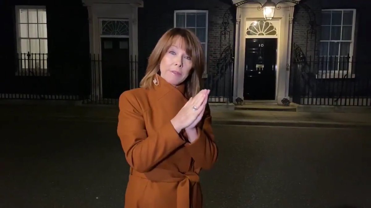 A problem question for  #lawstudents: Despite new laws and guidance to limit  #Covid19,  @skynews presenter  @KayBurley takes an unnecessary journey & loiters around  @10DowningStreet, known for recent Covid19 outbreaks.Police guards stand at the top of 10 Downing Street.