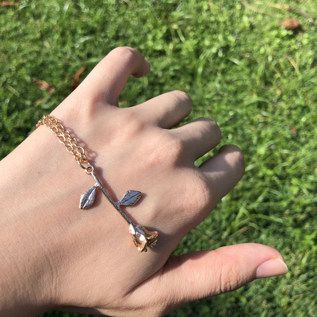 twinkletrinket_'s tweet photo. “ but he who dares not grasp the thorn, should never crave the rose. “ 🥀 

The rose series 🌹 

RM 10 - ring 💍
RM 12 - necklace 📿

Postage fee - RM 8 SM // RM 12 SS https://t.co/c47U0c0jtx