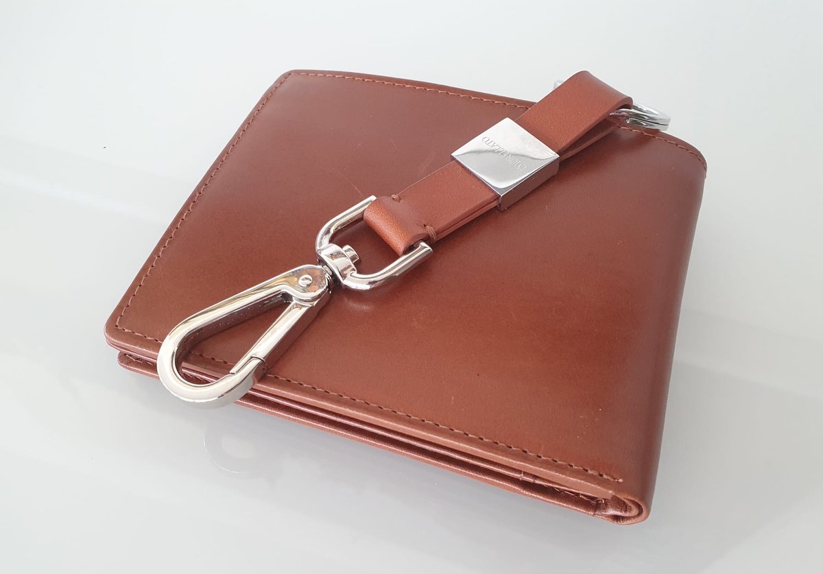 thestealthkey's tweet photo. Would you like to own the very wallet and key chain @LichtsteinerSte carries in the video? You might wanna check out this link: https://t.co/Y6P7O53YW7
#KeyDefense #UrbanAlps #StealthKey https://t.co/ONur97MTWI