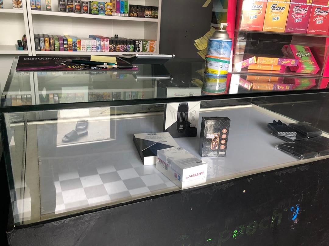 izzkamalhilmi's tweet photo. Kes pecah kedai vape abang aku AU3.
Kalau dapat jumpa member2 tiba2 jual pod murah boleh roger aku. Bounty/Reward disediakan. https://t.co/Vp3NbF7isR