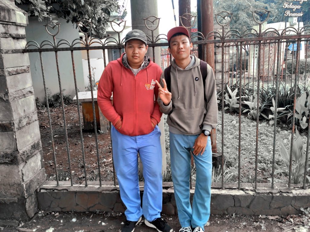 rynachmdsyh's tweet photo. Jangan ngaku temen kalo minum es aja sedotannya masih di sentil.

#stmbogor https://t.co/ETRyDO7y5b