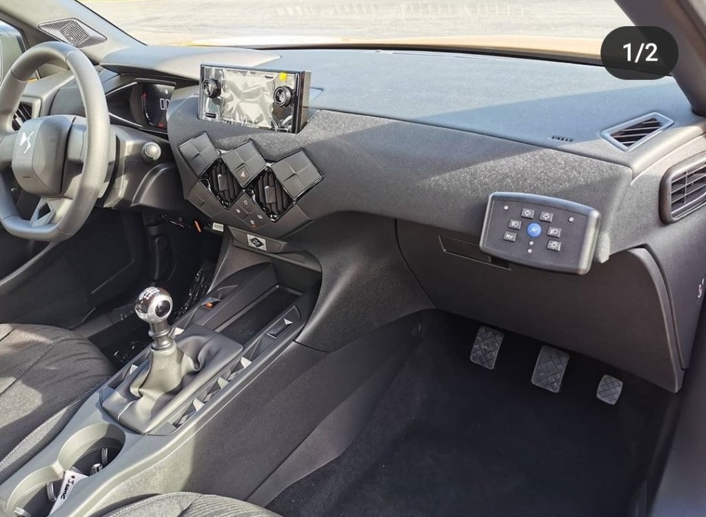 TodoAutoescuela's tweet photo. Panel de control del coche desde el puesto de copiloto. PERFECTO PARA PROFESORES DE AUTOESCUELA https://t.co/TnpboWgWTZ https://t.co/vTaEIiyTCd