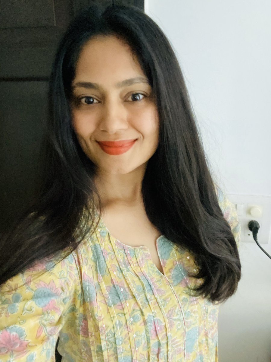 Puja_Bahri's tweet photo. Decided to get “dressed” for the studio today 😜
#lockdownmakeup #nopyjamastoday https://t.co/GdXo6XY9Qc