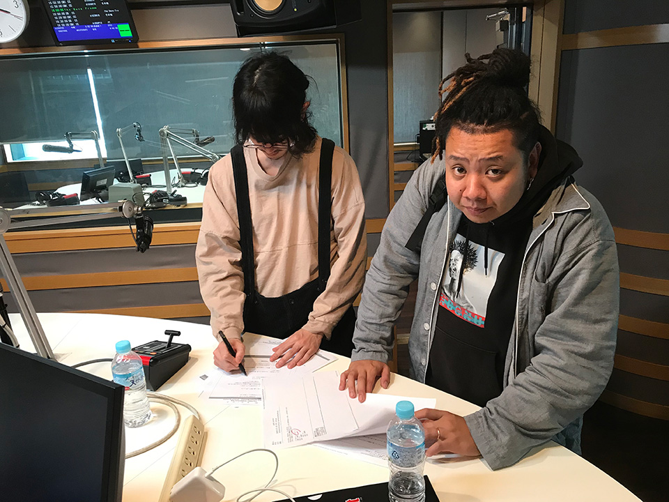 InterFM897's tweet photo. 【移】8:30pm, Tue 4/7 ▶ PERIMETRON HUB
DJs: #佐々木集 , #神戸雄平
今月から毎週火曜よるに放送。新年度1発目は、「はじめてのPERIMETRON」と題してお送りします!
#PERIMETRON #DOARAT #interfm897 #radiko ▶ https://t.co/Gnl7Dn2tF9 https://t.co/2USWuvNmf7