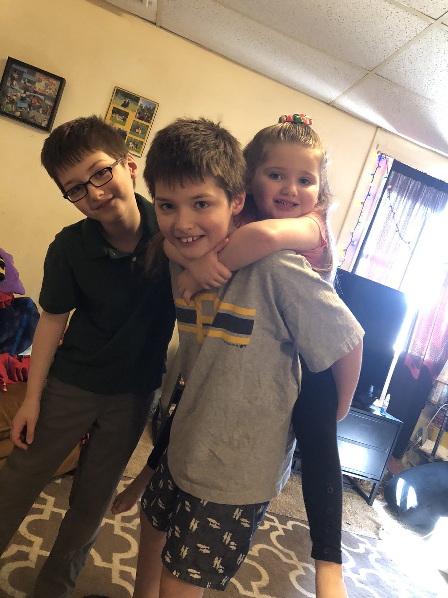 kam_mommy's tweet photo. These three.... #threepeasinapod #threebeforeme #momlife https://t.co/3JxK05WOCY