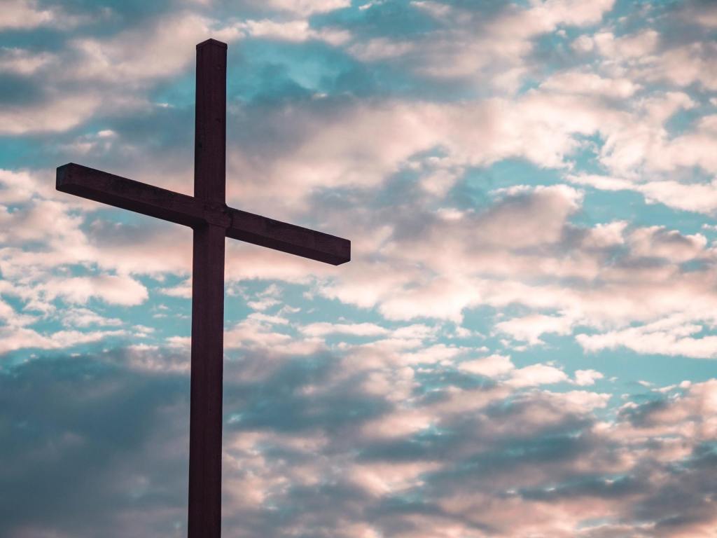 StaceySalsbery's tweet photo. What It Really Means to Carry Your Cross https://t.co/mXtGFJ3yiy https://t.co/KFB4eRz2xw