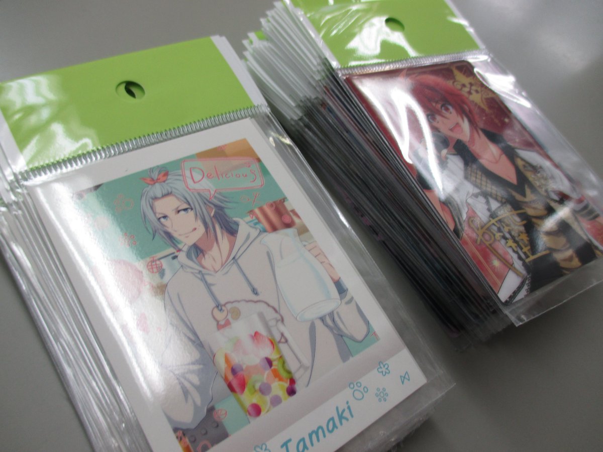 K Books ライブ館 アイナナ 君のぱしゃこれの箔押しが約枚纏めて入荷しましたー ノーマル柄のぱしゃこれやそれ以外のカード類も合わせて店頭に補充致しました W アイドリッシュセブン トリガー リヴァーレ ズール Kbooks 乙女