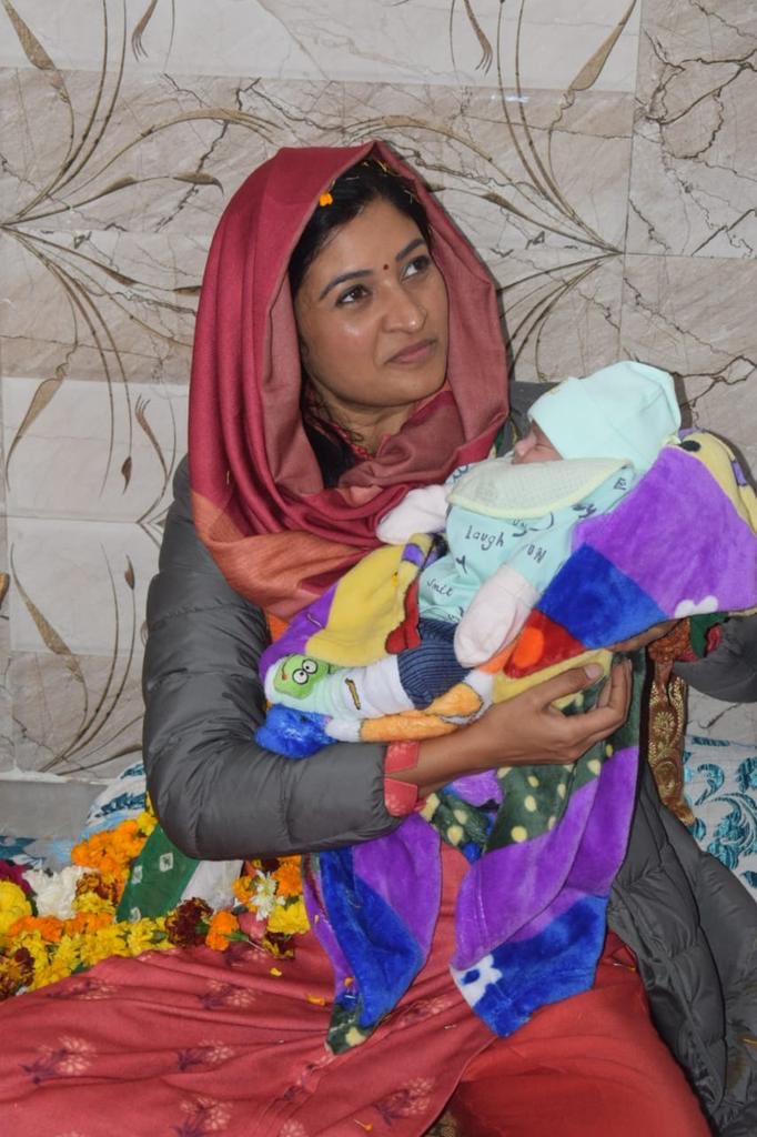 AmjadPK95's tweet photo. #Respectable_AlkaLamba @LambaAlka https://t.co/wxiQOfOyGH