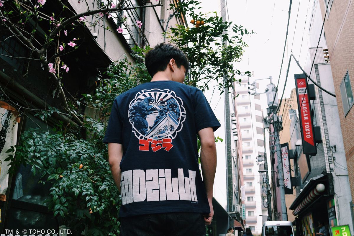 火消魂 Hikeshi Spirit 江戸時代にやってきた ゴジラ を 浮世絵調に表現した半纏tシャツ ゴジラ 対 火消 の絵図は江戸と現代のミクスチャーアートとなっています 火消魂 ゴジラ 特集ページはこちら T Co Hj7lf37xyr T Co