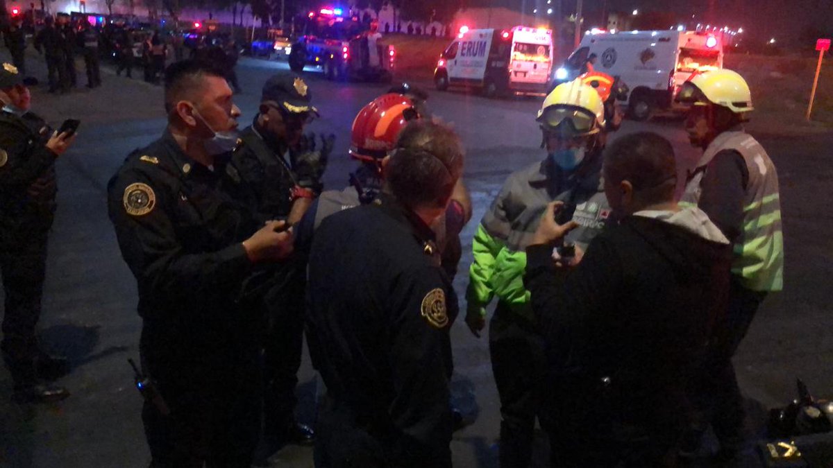 Sobre el incendio en <a href="/Alc_Iztapalapa/">Alcaldía Iztapalapa</a>; se tiene afectación en un área de aprox mil mts², se reportan 3 lesionados ya reciben la atención médica correspondiente; como medida preventiva, de una gasolinería cercana. Se replegaron y evacuaron aprox  200 personas curiosas.