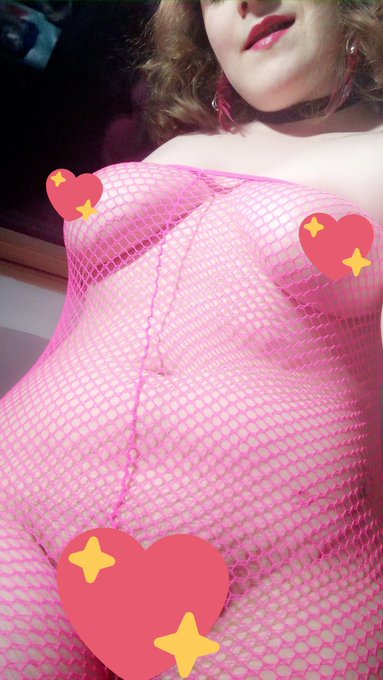 Day 20 of my #quarantinedressup challenge and I'm having to get creative! https://t.co/wBvZICvN2Q<a href="/tag/quarantinedressup"class="tags">#quarantinedressup</a>