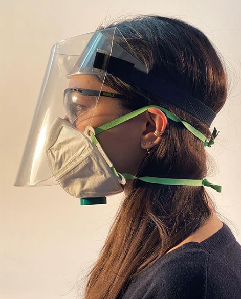 willhawkins44's tweet photo. A fantastic effort by friends at @CamNatMat and @UniofQld to develop this simple and elegant face shield design to protect against #coronavirus, in production imminently. Please share and put us in touch with #NHS workers who could use these!
https://t.co/u53QSCNdD1 https://t.co/xsHycDgqd5
