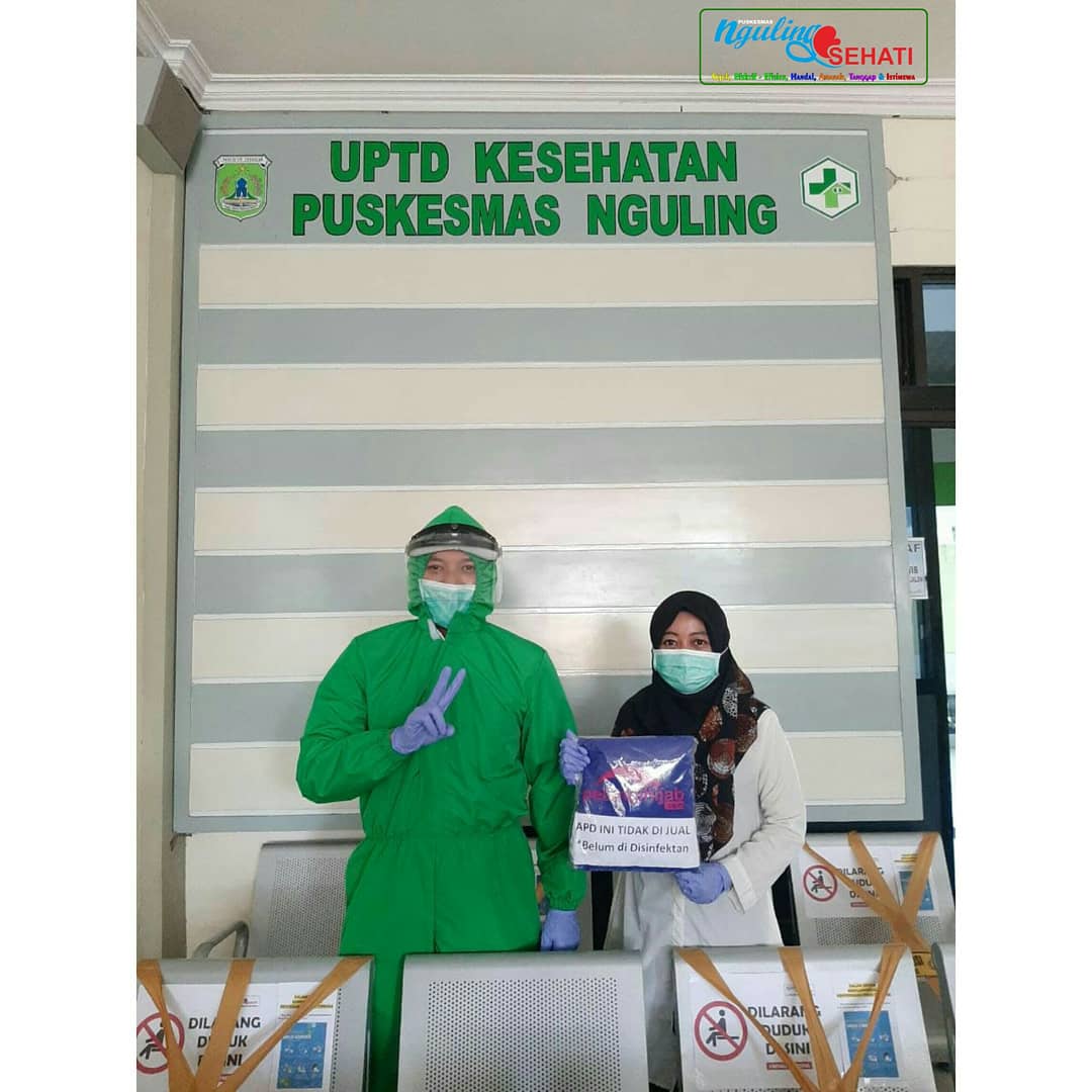 pkmnguling's tweet photo. Alhamdulillah kami ucapkan terimakasih kepada @pelangihijabcs atas donasi APD (Alat Pelindung Diri) berupa Hazmat, semoga diberi kelancaran pada usahanya dan dapat bermanfata bagi semua. 
#puskesmasnguling #covid19 #lawancovid #dinkesjatim #kemenkes  #donasi  #cegahcorona https://t.co/d3j9qNhnQP