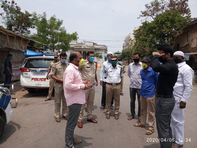 MalkajgiriCop's tweet photo. #Rachakondapolice
On 06.04.2020 @Malkajgirips along with #IT_Cell_Rachakonda team conducted #Awareness_Programme regarding #coronavirus and Survey through #Drone_Camera in Moulali.
#Covid19 #lockdown #StayHomeStaySafeSavelives #TelanganaFightsCorona
@TelanganaDGP @Cyient https://t.co/ZGJzM73dv9