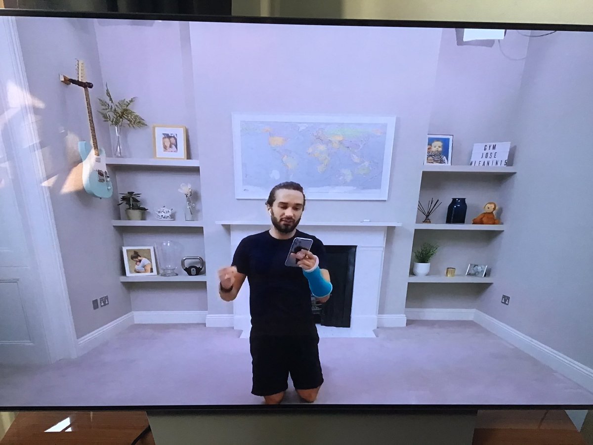 dancecapajunior's tweet image. It might be the Easter holidays but we’re still getting some exercise! 🏋️‍♀️ 🐣😅 #StaySafeStayHome #pewithjoewicks