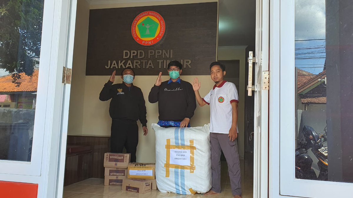 BPIPRI's tweet photo. Pengumpulan donasi dilakukan sejak 2 minggu yg lalu. Semoga ke depannya BPIP bisa bersama2 memberikan bantuan yg lebih besar &amp; bermanfaat lgi di tengah wabah corona. #SalamPancasila ✋🏻 https://t.co/labjYq014C