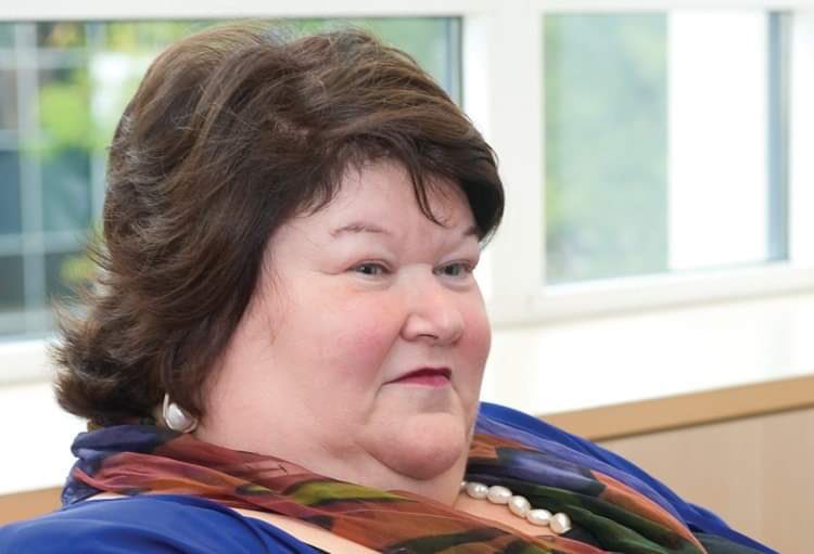 yprescat's tweet image. Bericht voor onvindbare Maggie De Block .In Frankrijk hebben alle parlementsleden met medische achtergrond , hun activiteiten stopgezet om te gaan helpen in hospitalen en rusthuizen.