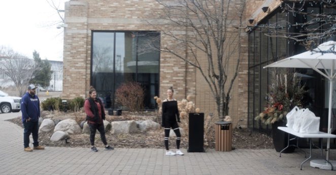 KimJohnsonCFT's tweet image. Love how Chef Angel at @6smithwayzata and Baldamar is providing free meals to families of his furloughed employees. See all the good things happening in our community on @WCCO This Morning. ❤️