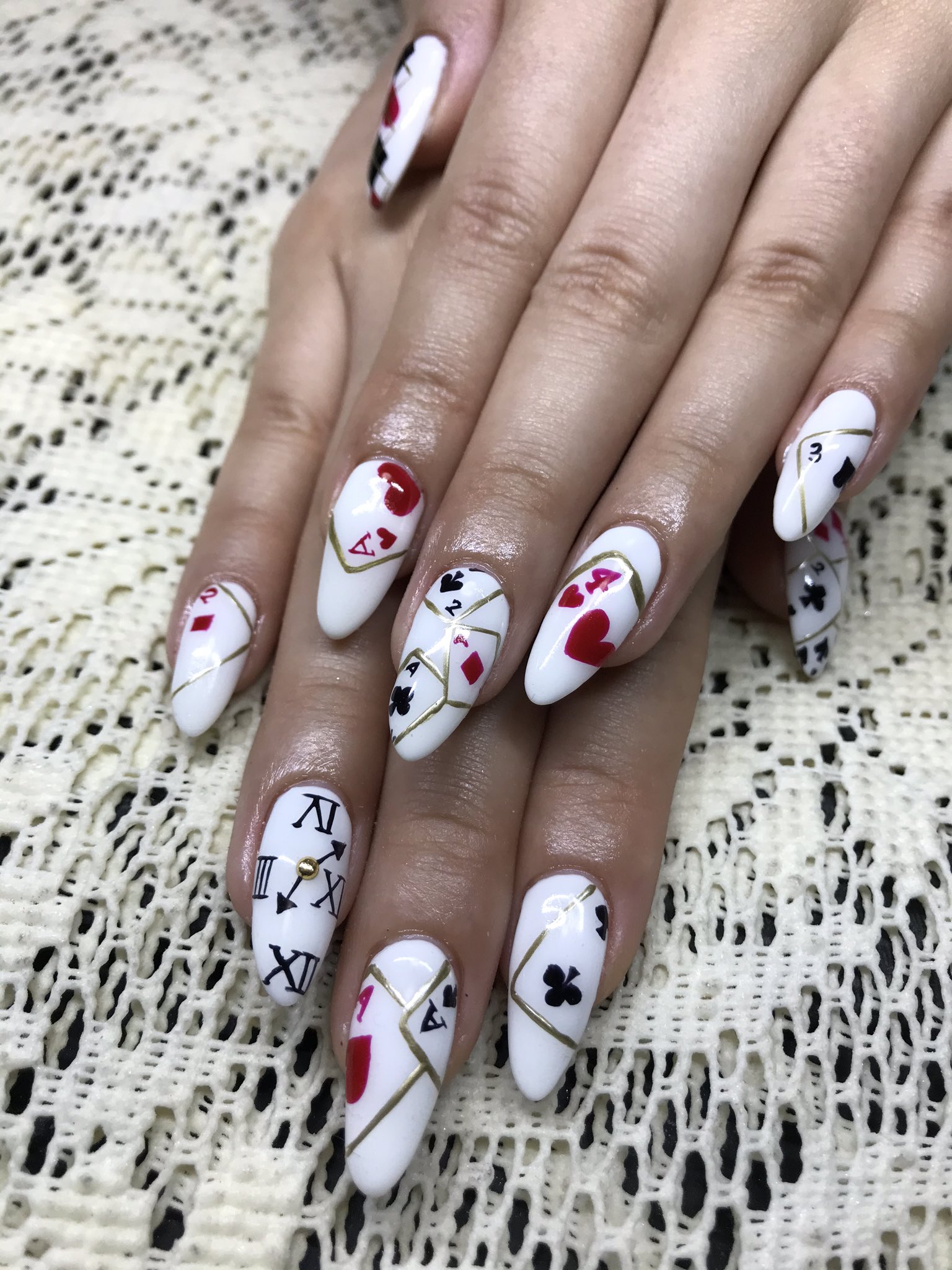 Twitter 上的 Private Salon Allure おすすめデザイン ミヨシがハマっている トランプネイル アリスネイルでも可愛いですよ ネイル ネイルサロン プライベートサロン ネイルアート ネイルデザイン トランプ アリス 白 モノトーン 新宿 東新宿 歌舞